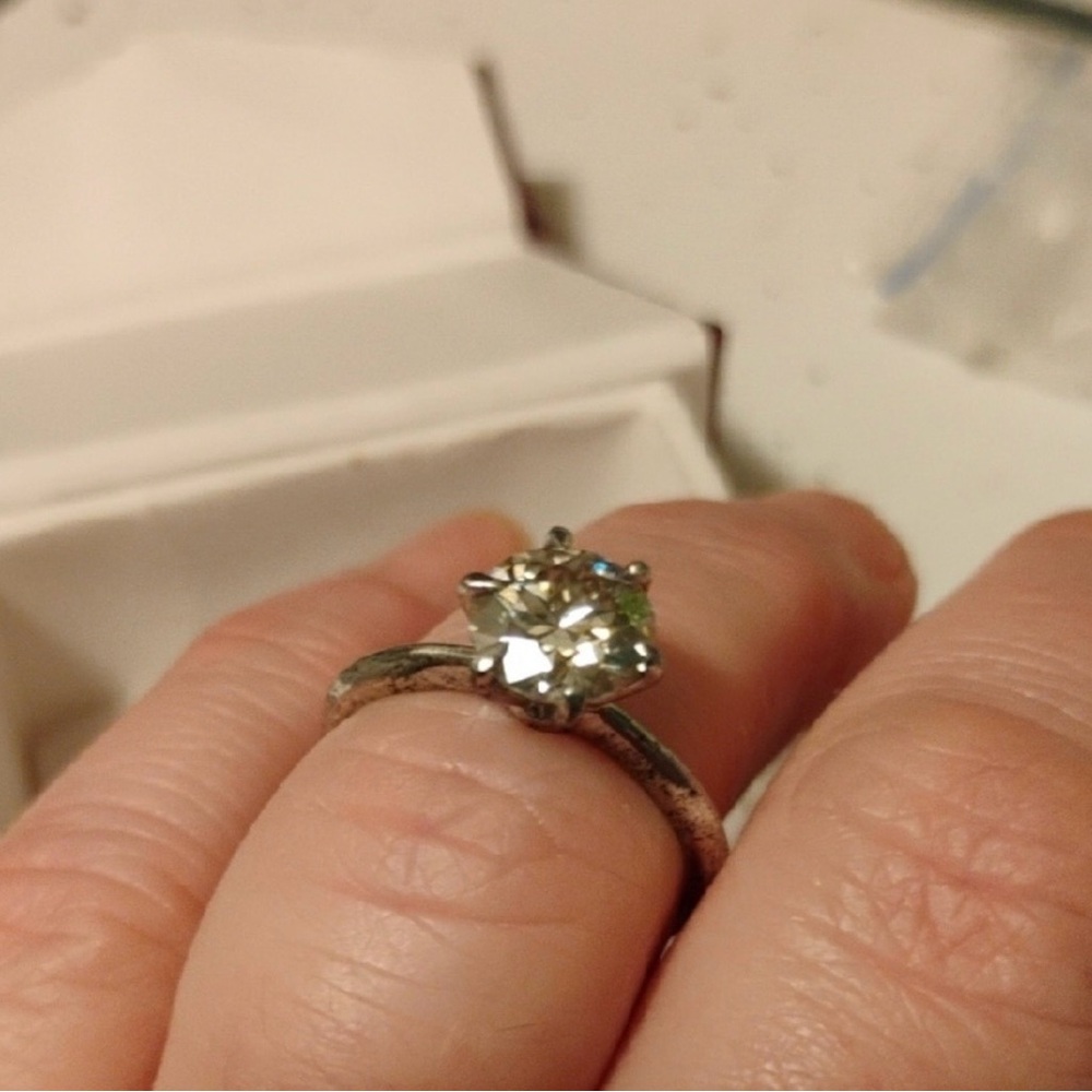Moissanite Diamond 2 carat Sterling Silver Ring 7.5 💍 - Picture 3 of 8